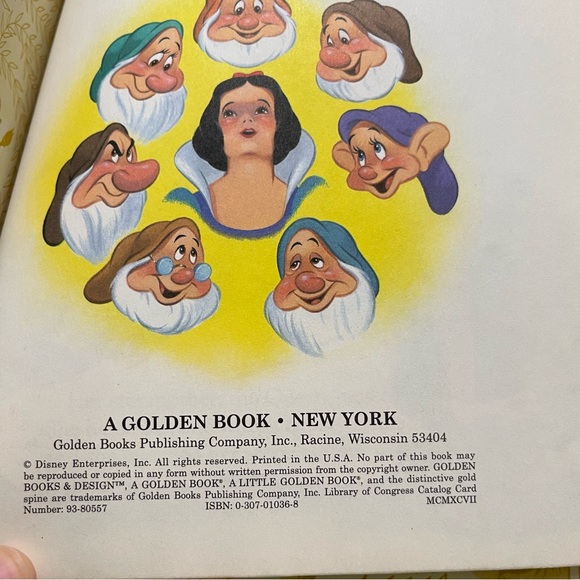Snow White and the Seven Dwarfs (Disney Classic) (Little Golden Book) - Picture 3 of 3